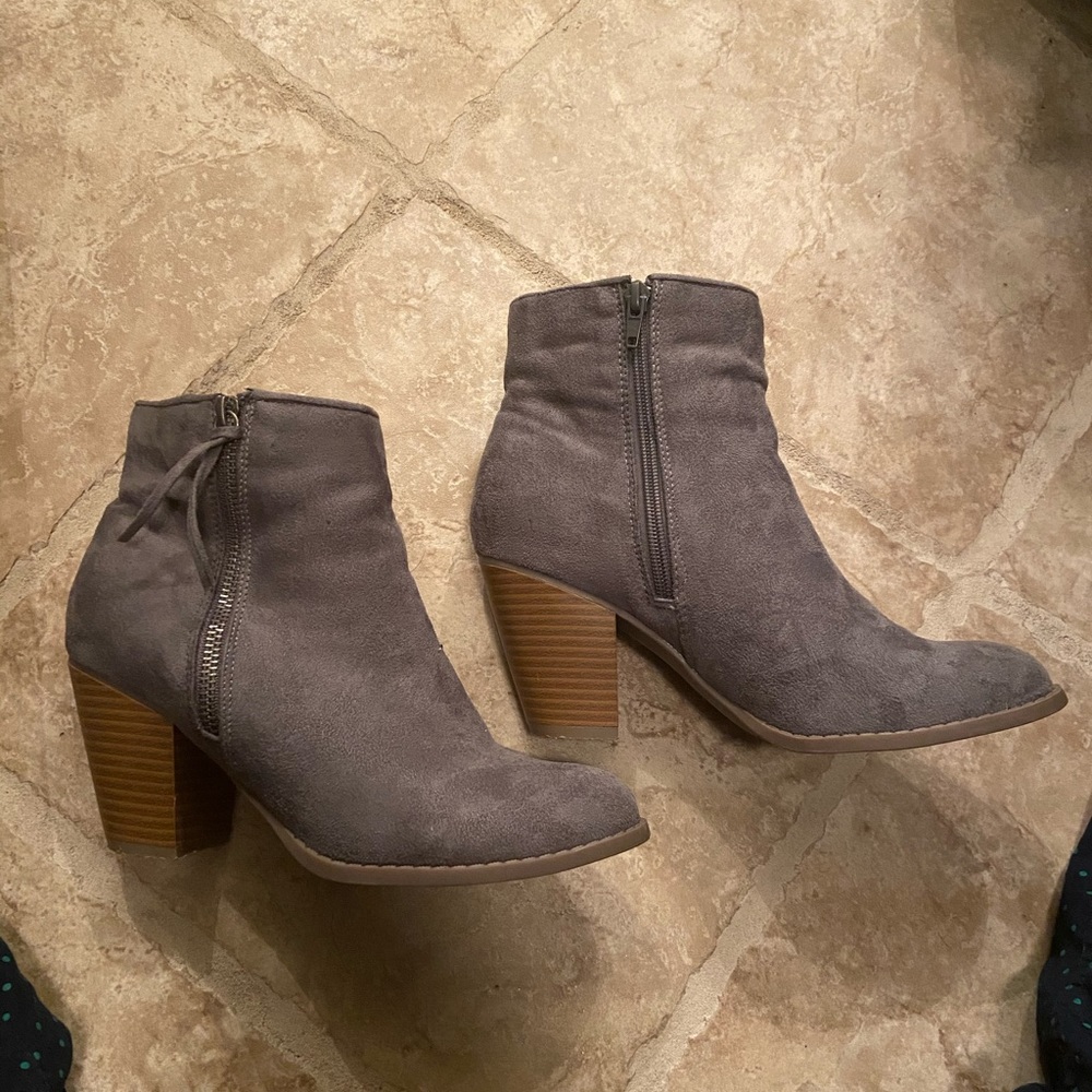 Size 8 Diba booties